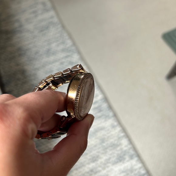 Michael Kors Rose Gold and Tortoise Resin Women’s Watch GUC - Picture 3 of 6